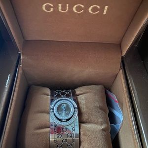 Gucci Twirl Watch with Diamond Bezel
